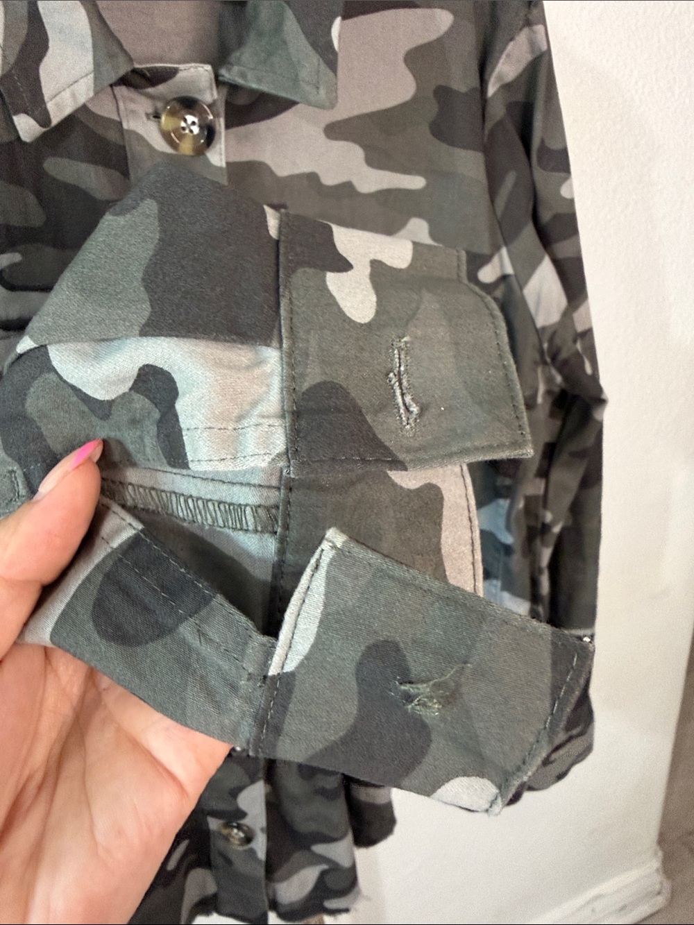 Camo Peplum Button-Front Shirt Jacket - Olive Gray- large - Picture 7 of 8